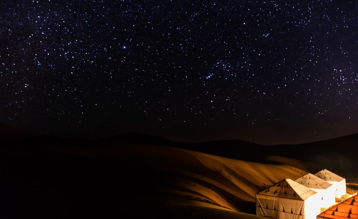 Noite em tendas no Deserto do Saara