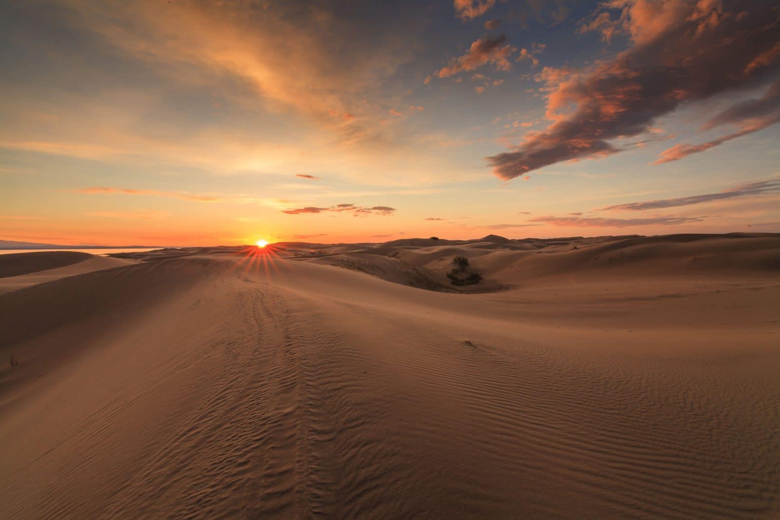 Dunas de Erg Chebbi no deserto do Saara